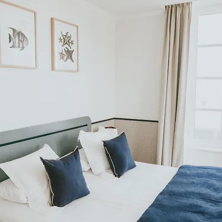 Hotell De La Marine 3*