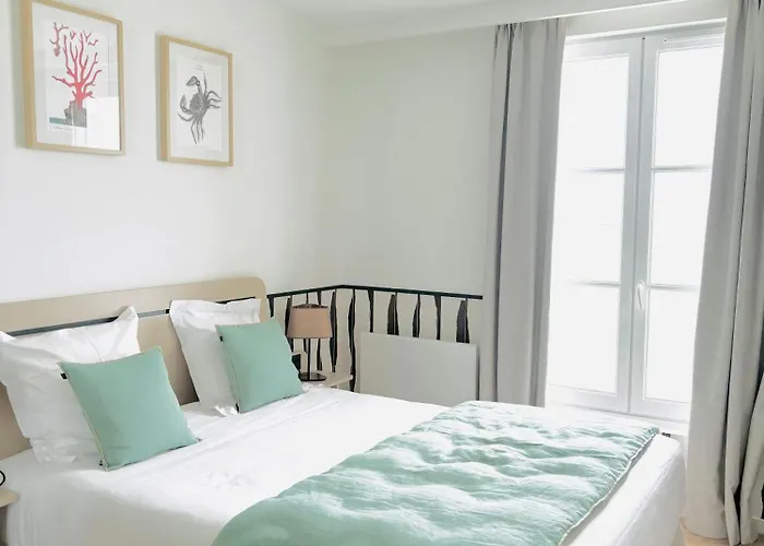 Hotell De La Marine 3*