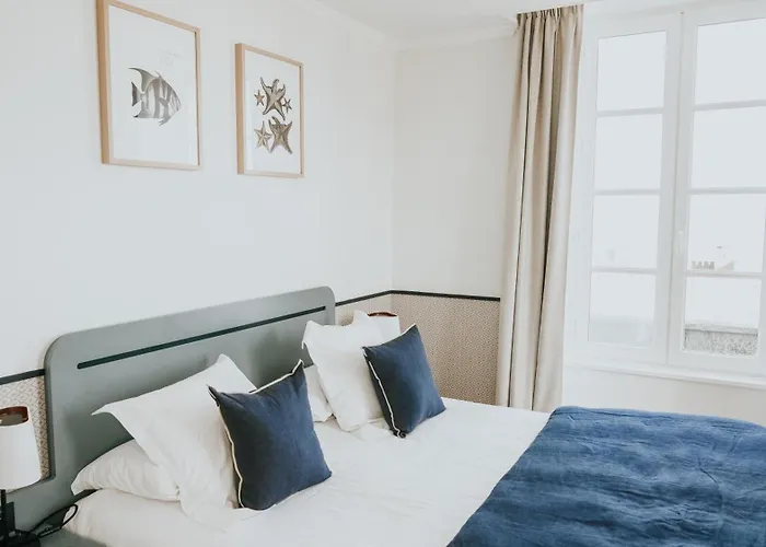 Hotell De La Marine 3*