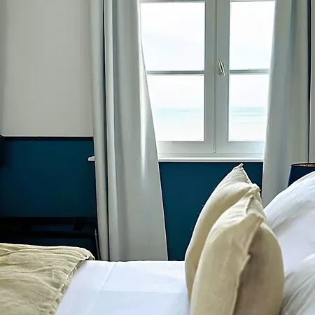 Hotell De La Marine 3*